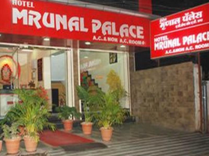 Oyo 11548 Hotel Mrunal Palace Аурангабад Экстерьер фото