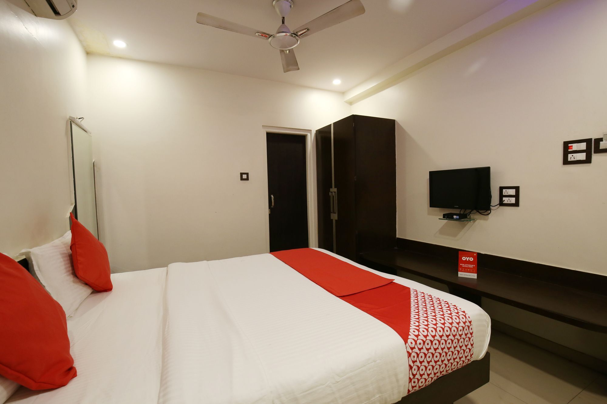 Oyo 11548 Hotel Mrunal Palace Аурангабад Экстерьер фото