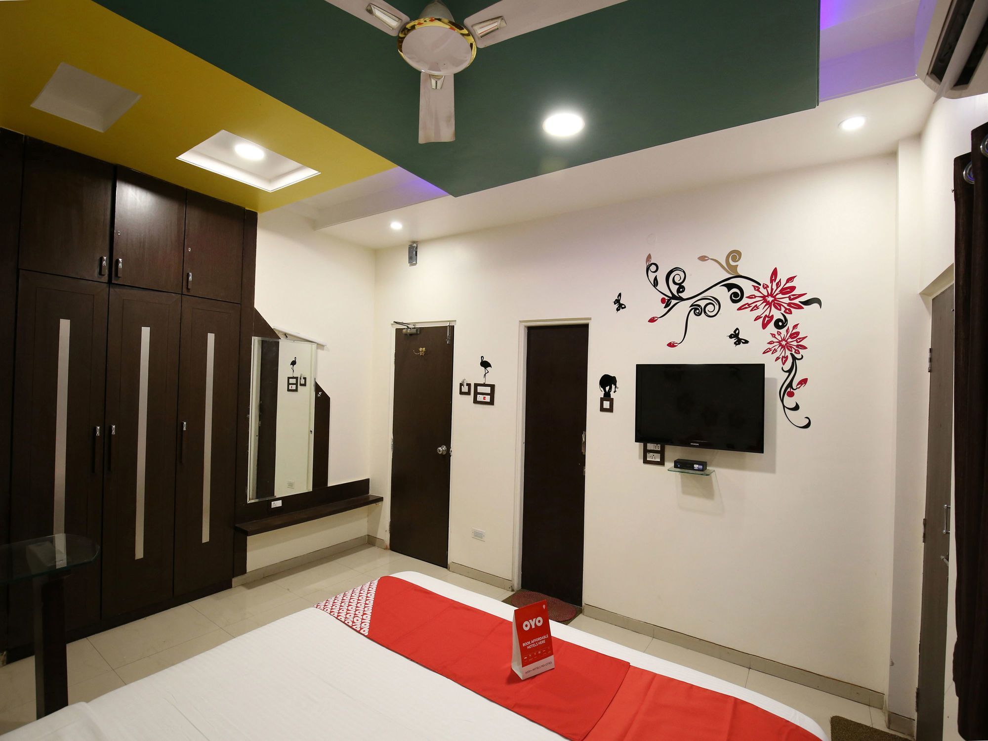 Oyo 11548 Hotel Mrunal Palace Аурангабад Экстерьер фото